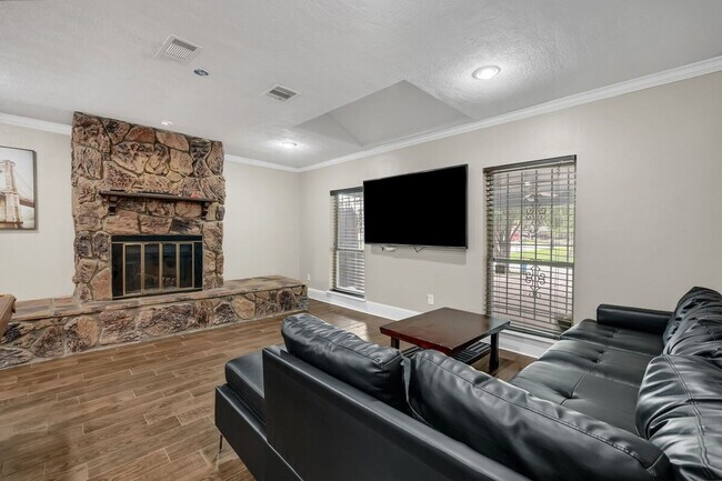 Building Photo - 6335 Tall Willow Dr