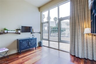 Building Photo - 2877 Paradise Rd