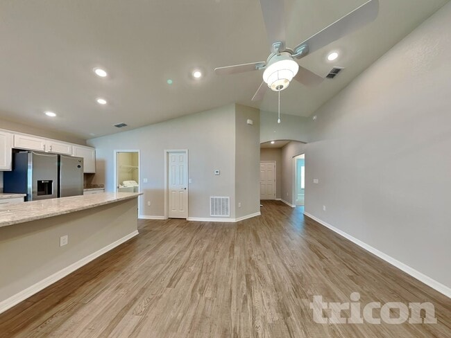 Building Photo - 579 Lorient Drive