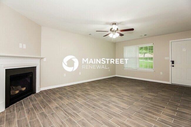 Building Photo - 3 Bedroom Pet-Friendly Home in LOWELL, NC with Main Street Renewal