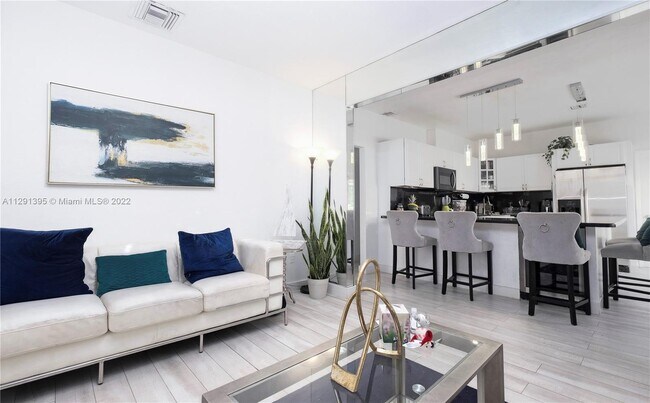 Foto del edificio - 8918 Harding Ave