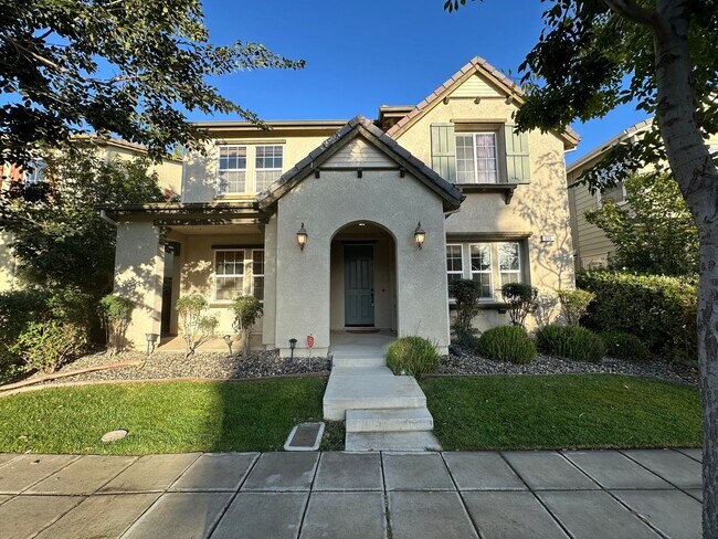 Building Photo - Beautiful 4 bedroom 3 full bath home in Mountain House