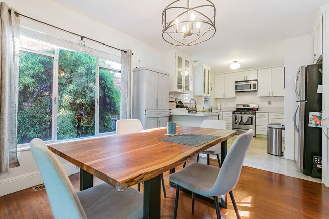 Foto del edificio - 388 E Blithedale Ave