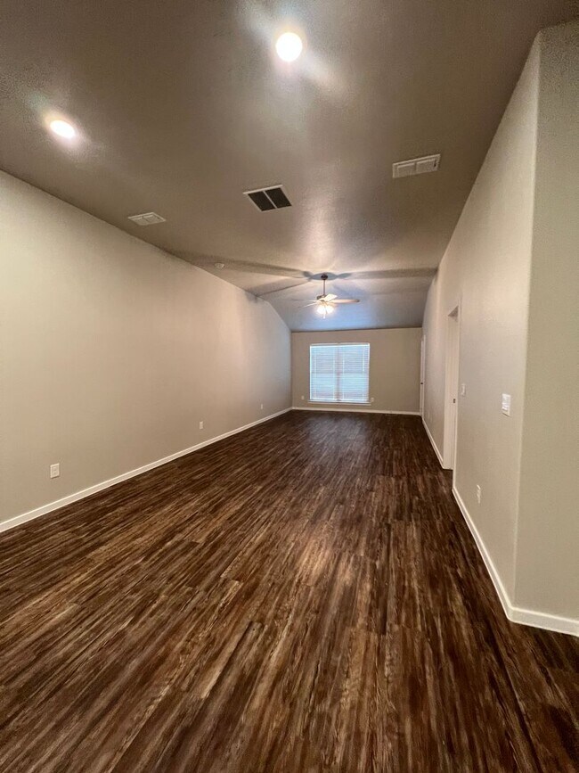 Building Photo - 2115 N Avenue J