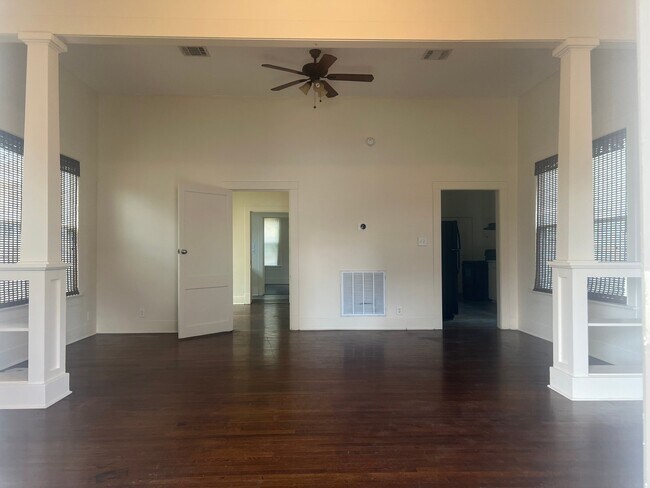 Foto del edificio - 200 E Cypress St