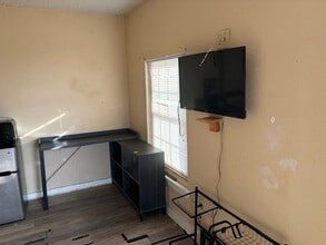 Building Photo - 2070 US-69