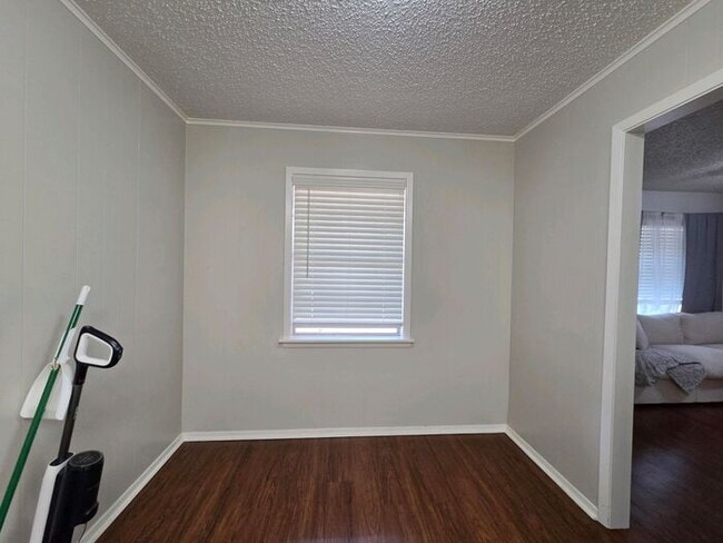 Building Photo - Spacious 2 Bedroom Duplex in Gilmer!