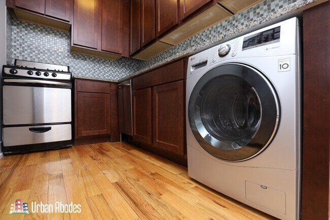 Building Photo - 557 W Arlington Pl