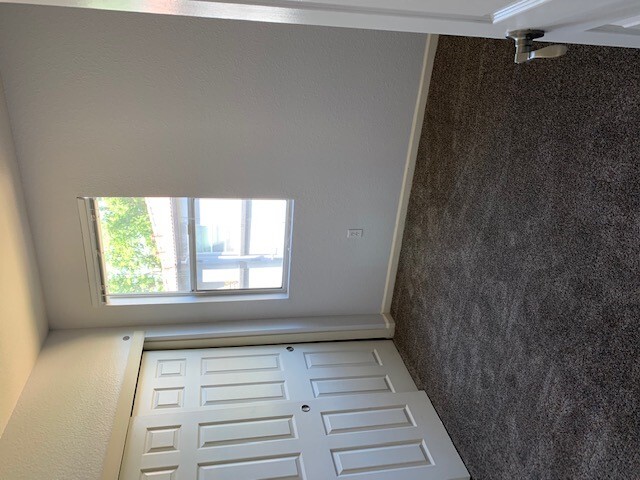 Building Photo - 5201 Laguna Oaks Dr