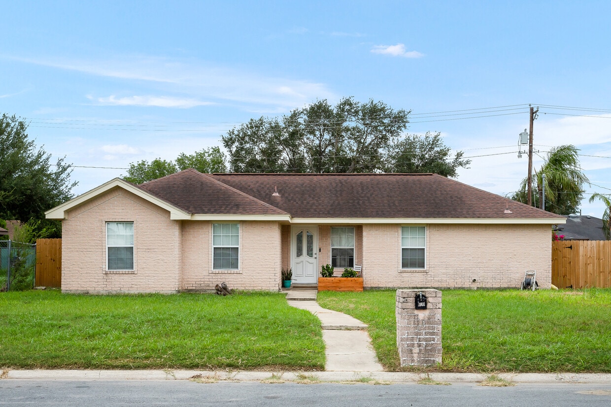 104 E Walnut Ave, McAllen, TX 78501 House for Rent in McAllen, TX