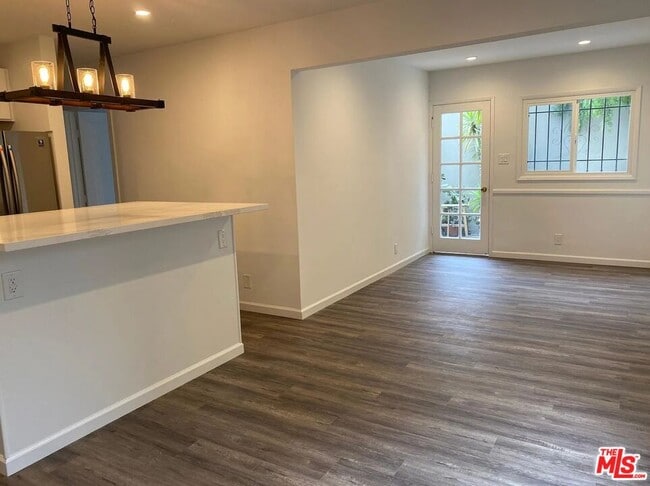 Foto del edificio - 8331 Blackburn Ave