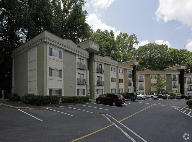 Building Photo - Carlyle Heights Condominiums