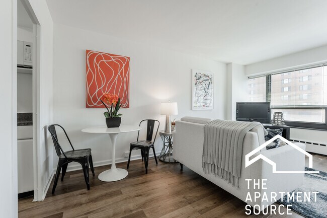 Foto del edificio - 3130 N Lake Shore Dr.