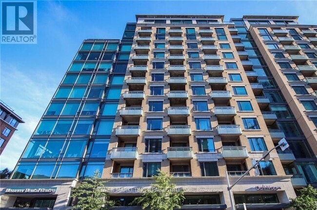 Building Photo - 238 Besserer St