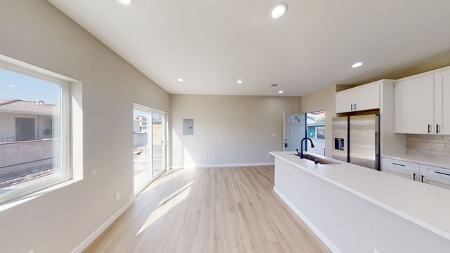 Building Photo - 4BD/2BA on Stewart!