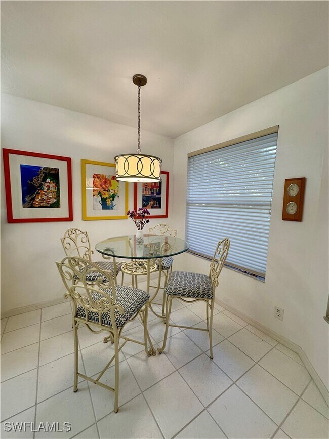 Foto del edificio - 320 Horse Creek Dr