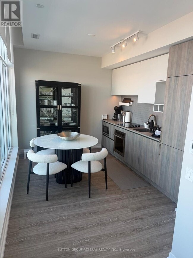 Building Photo - 950 Portage Pkwy