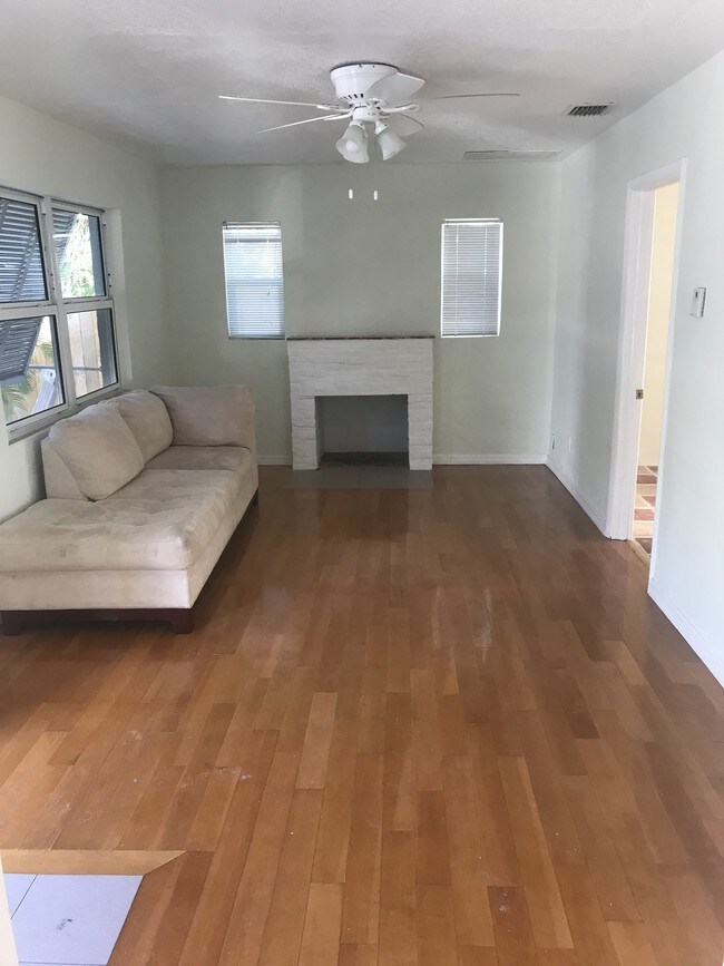 Building Photo - 604 SW 6th Ave