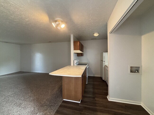 Foto del edificio - 6376 Applecross Ave