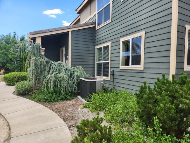 Foto del edificio - Gated 3 bedroom Condo