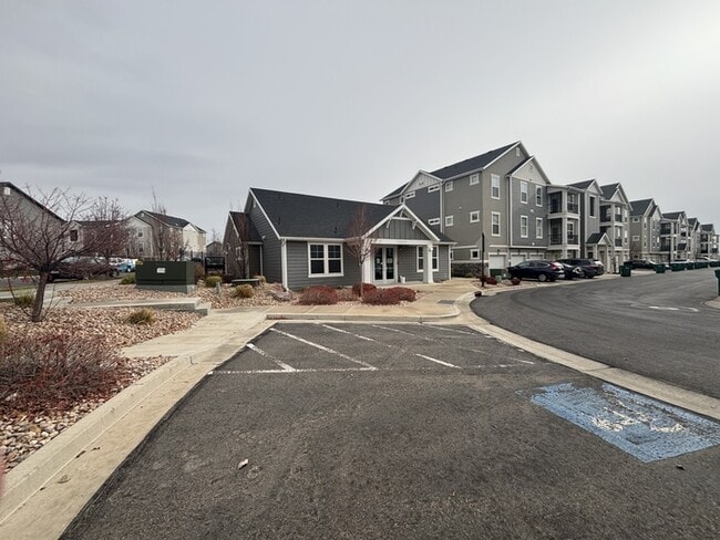 Foto del edificio - 3 bedroom condo in Herriman