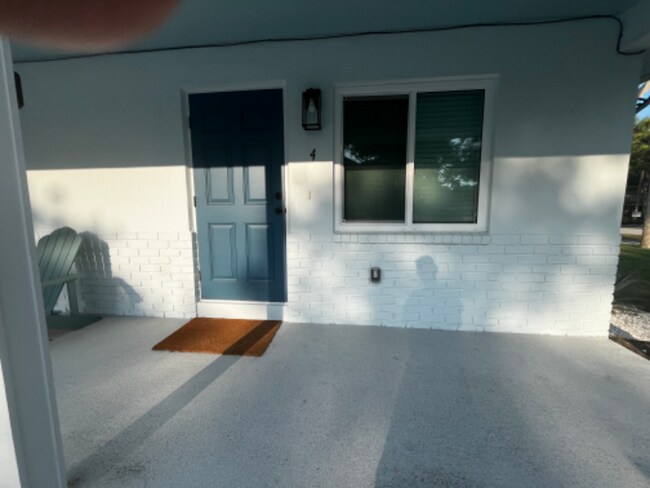 Building Photo - 615 Azalea Ln