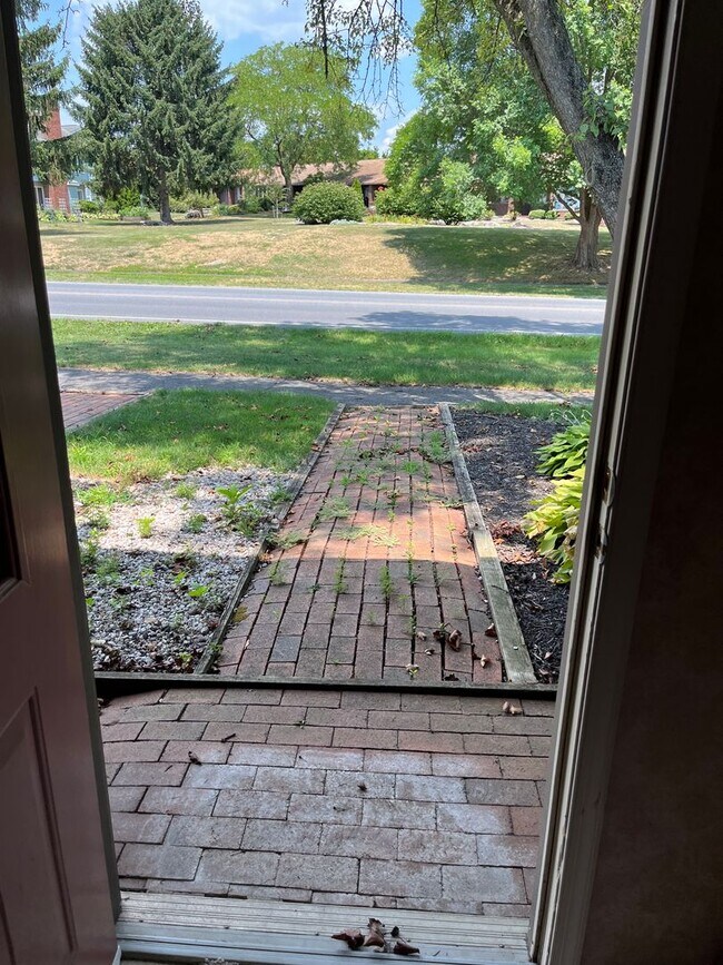 Building Photo - CONTRACT PENDING!! Charming 1-bedroom, 1.5...