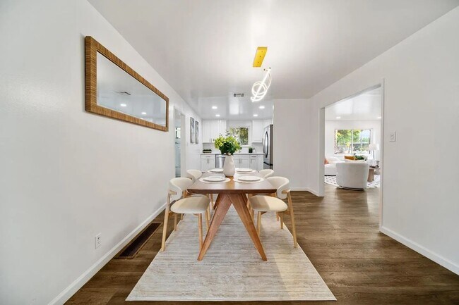 Building Photo - SUNNYVALE - Updated 3B/2B Single Family Home
