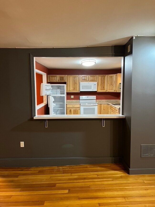 Living looking into kitchen - 244 Water St