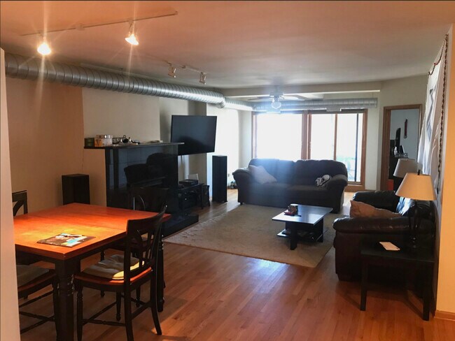 Foto del edificio - 3160 N Lincoln Ave