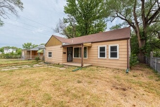 Building Photo - 912 N Green St