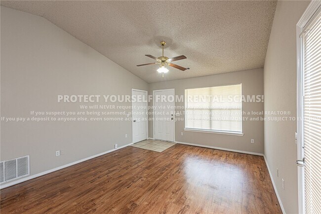 Building Photo - 3085 W Woodridge Dr