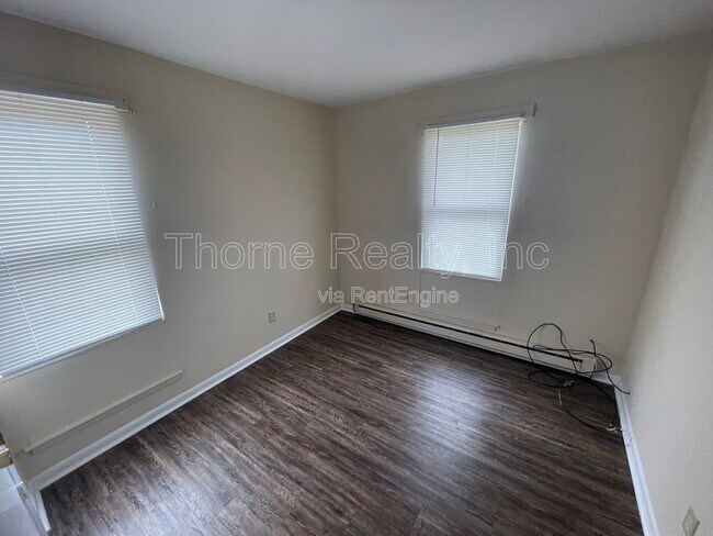 Foto del edificio - 400 E Northern Blvd