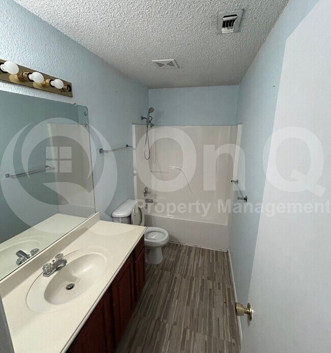 Foto del edificio - 2124 Rolling Creek Run