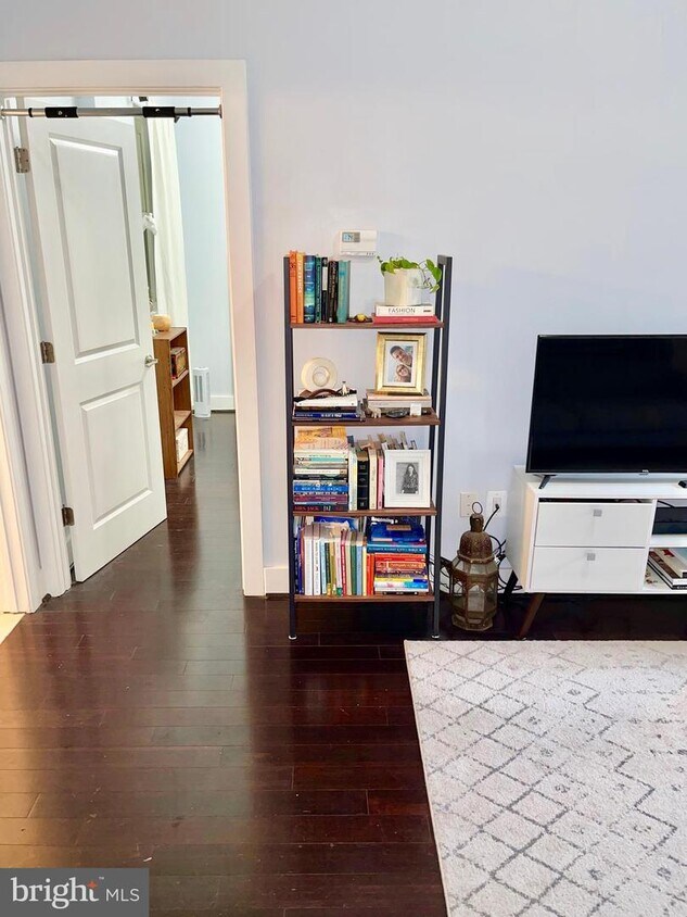 Primary Photo - 315 G St NE