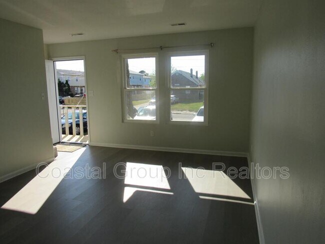 Building Photo - 9518 18th Bay St