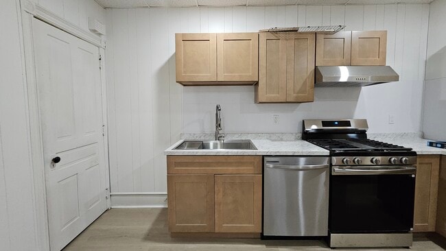 Building Photo - 607 N Hoffert St