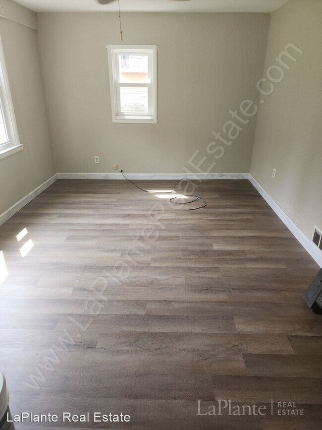 Foto del edificio - 3 br, 2 bath House - 748 Weston St.