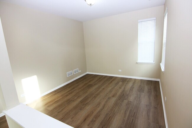 Building Photo - 406 Blackstone Ave