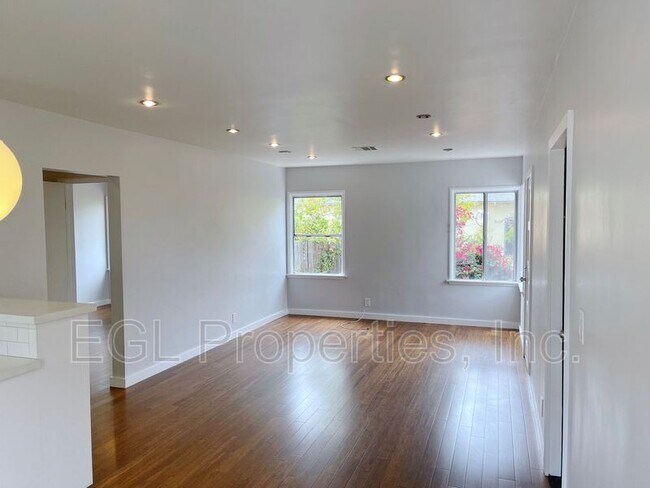 Foto del edificio - 822 N Benton Way