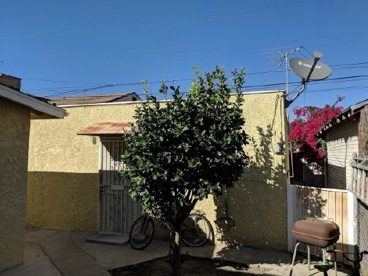 Primary Photo - 1723-1725 W 52nd St