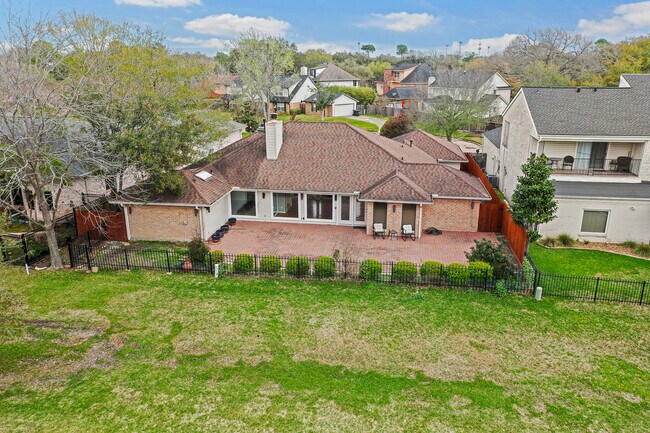 Foto del edificio - 534 Fox Briar Ln