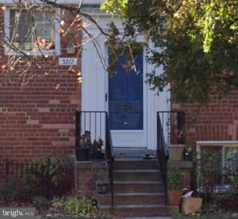 Primary Photo - 3212 Valley Dr