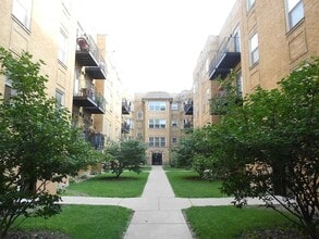 Building Photo - 1635 W Farwell Ave
