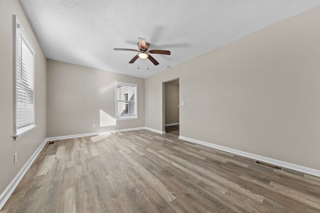 Building Photo - Welcome to this beautiful newly renovated 3-bedroom home!