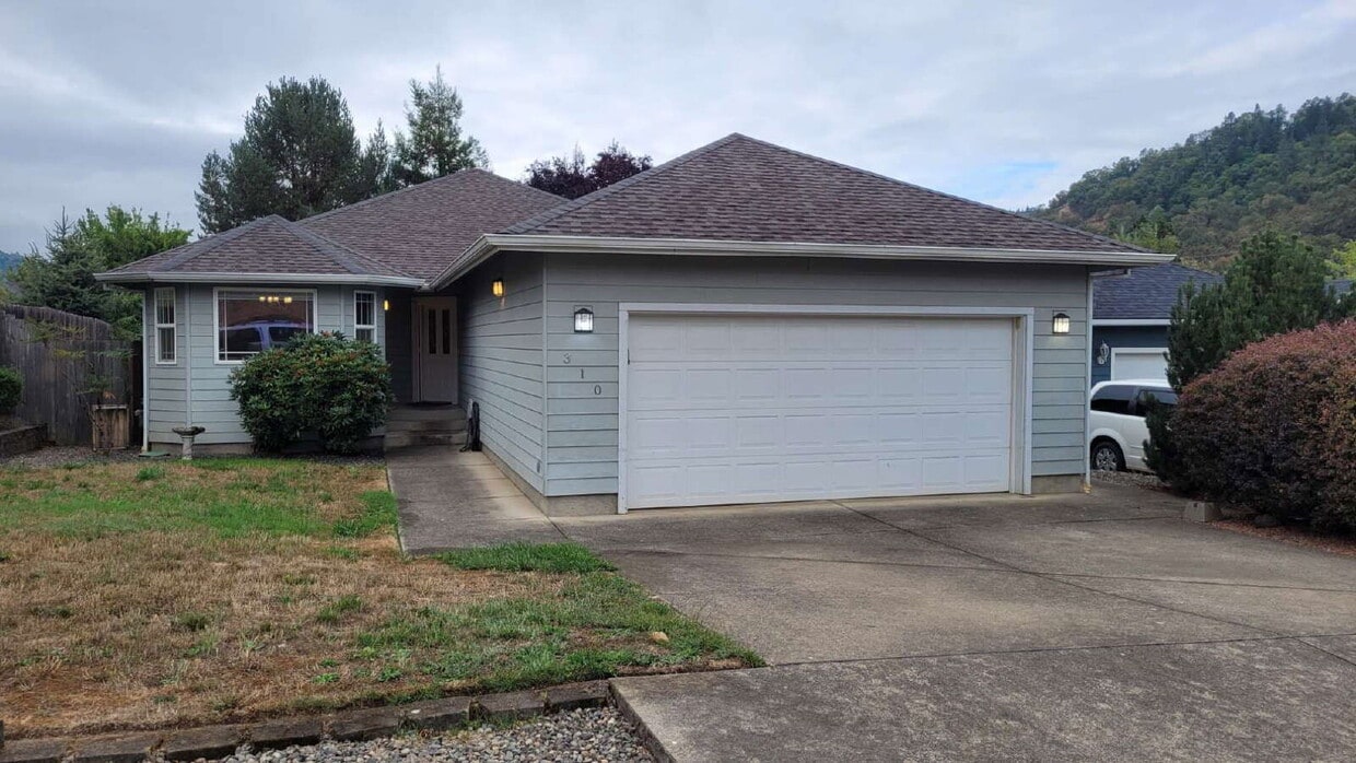 Primary Photo - 310 Village Dr