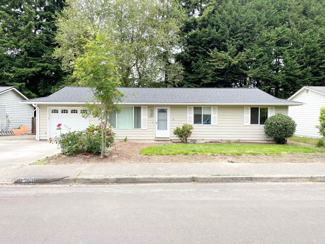 Primary Photo - Remodeled 3+1 Bed 2 Bath Rambler in Juanita