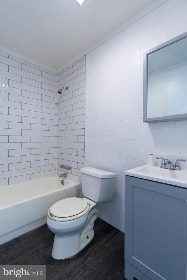 1904 S 5th St Unit 2ND FL, Philadelphia, PA 19148 Apartment for Rent