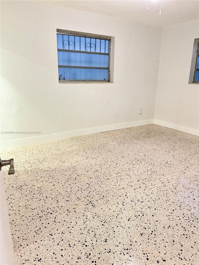 Foto del edificio - 1143 NW 32nd Ave