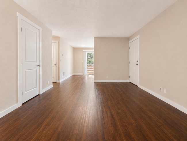Building Photo - 310-316 S. Manzanita Court